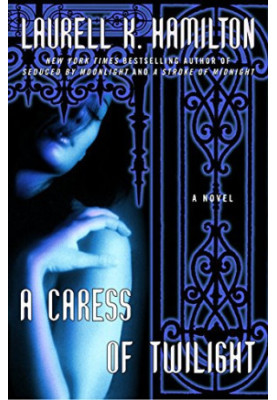 A Caress of Twilight (Meredith Gentry, 02)