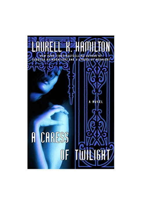 A Caress of Twilight (Meredith Gentry, 02)