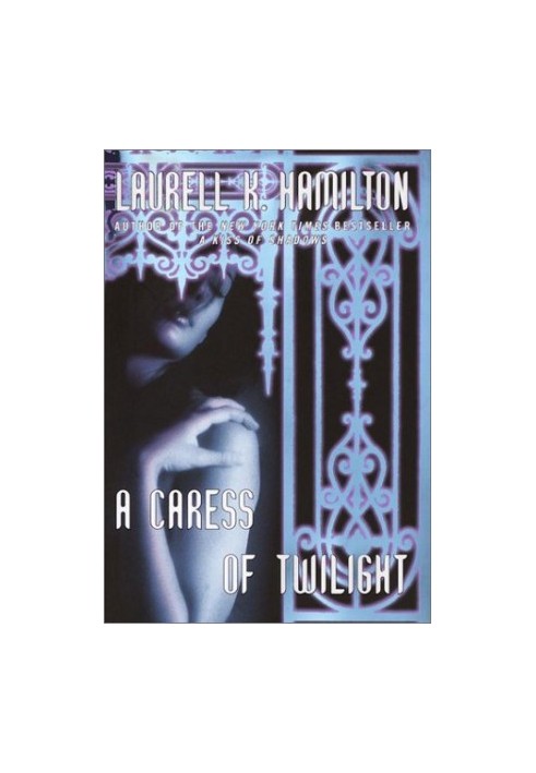 A Caress of Twilight (Meredith Gentry, 02)