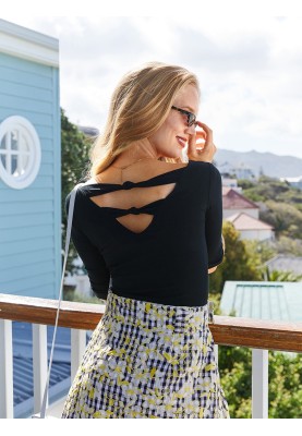 Pattern Pullover with a deep cut on the back (Burda 6/2019, pattern number 112)