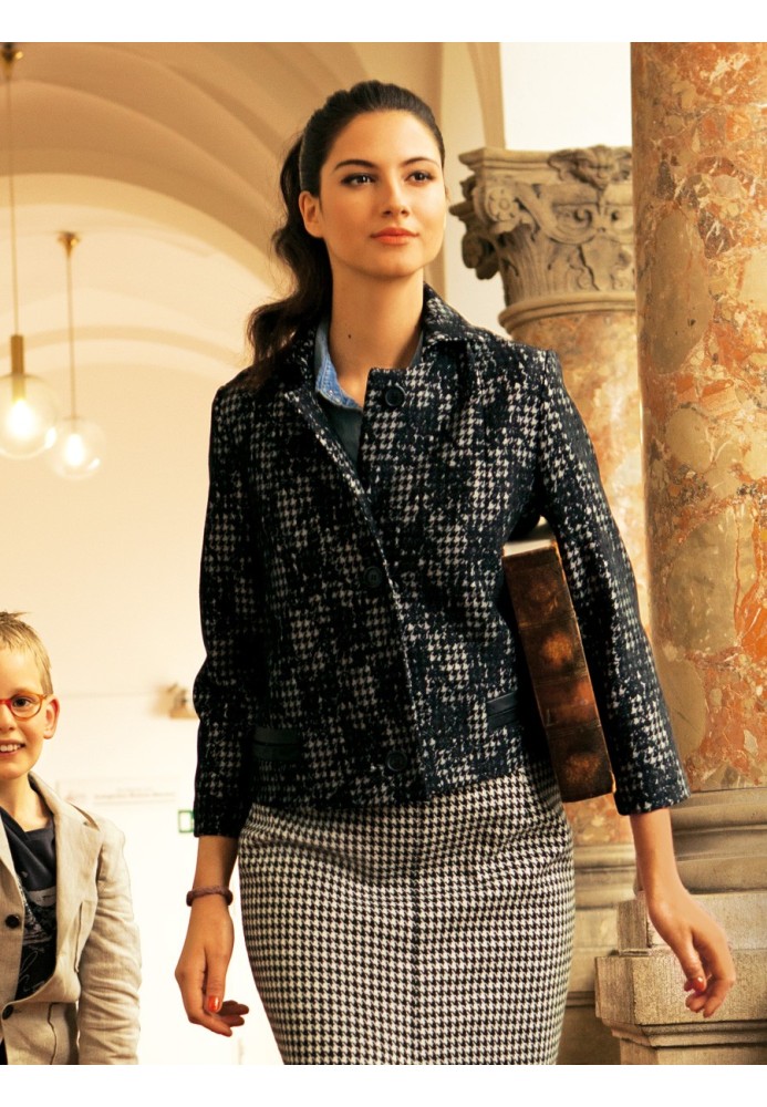 Pattern Short jacket with opposite fold on the back (Burda 8/2011, pattern number 128)