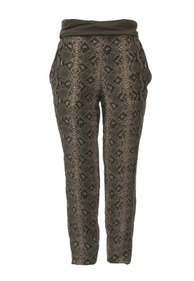 Pattern Pants of a narrowed cut on a knitted belt (Burda. Fashion Plus 1/2019, pattern number 411 A)