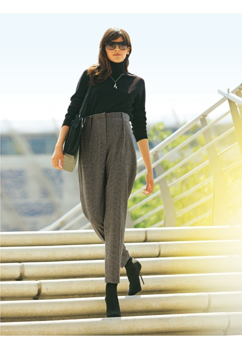 Pattern Pants with a high fit and outward folds (Burda 12/2010, pattern number 108 B)