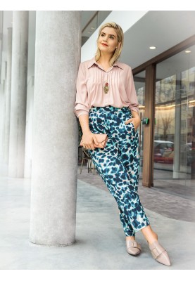 Pattern Pants on an elastic waist and with relief seams (Burda 8/2018, pattern number 122 B)