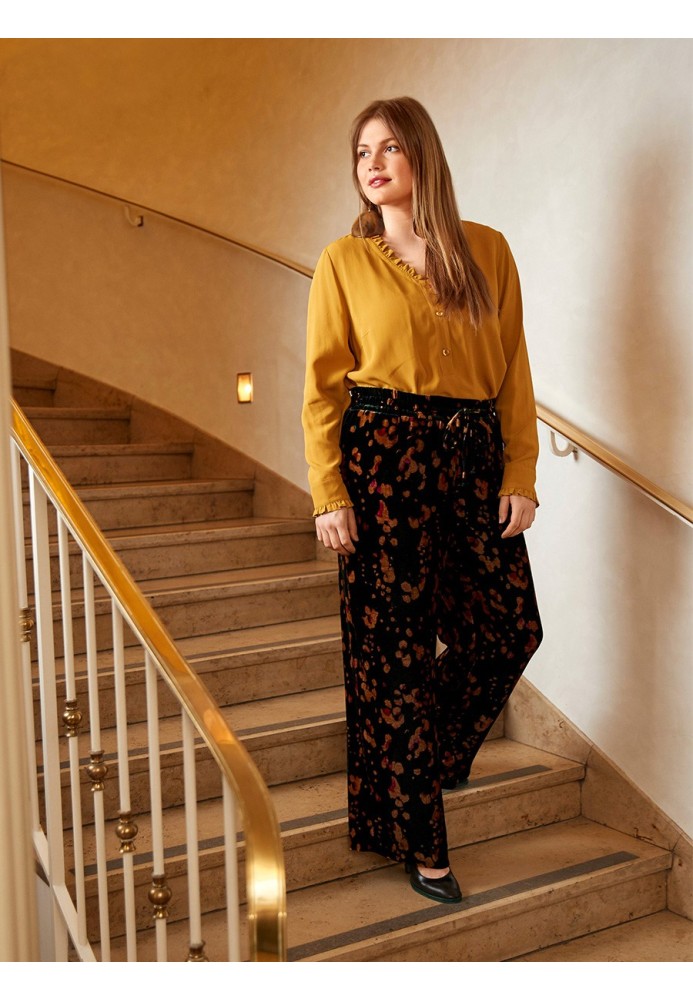 Pattern Velvet trousers on an elastic belt (Burda 10/2019, pattern number 127 B)