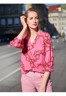 Pattern Blouse of a simple cut with elastic cuffs (Burda 2/2020, pattern number 115)