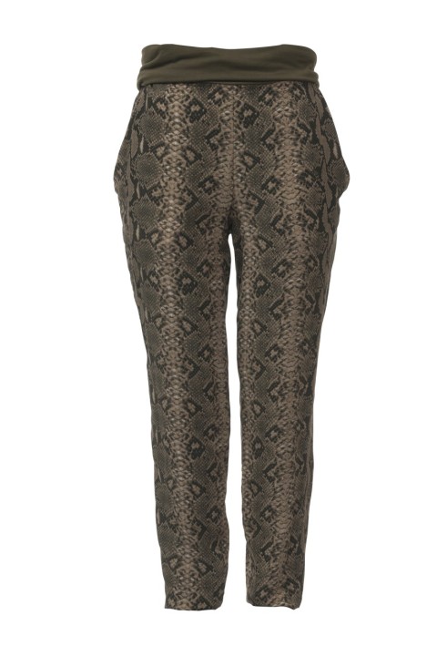 Pattern Crepe deshine trousers on a wide knitted belt (Burda 6/2012, pattern number 138 A)