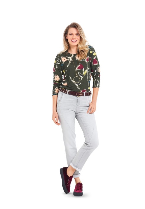 Pattern Simple cut pullover with long sleeves (Burda 2/2018, pattern number 6367 A)