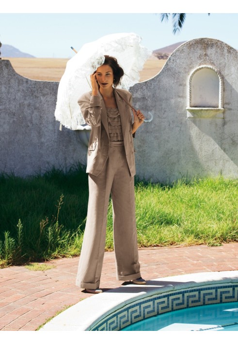 Pattern Marlene trousers with arrow folds (Burda 7/2011, pattern number 125 B)