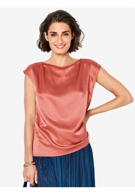 Pattern Top of a simple cut with a cutout on the back (Burda 1/2020, pattern number 6225 A)