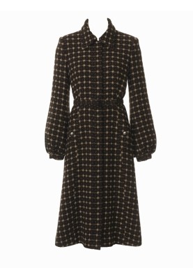 Pattern Coat of a fitted cut with puffy sleeves (Burda 1/2011, pattern number 109)