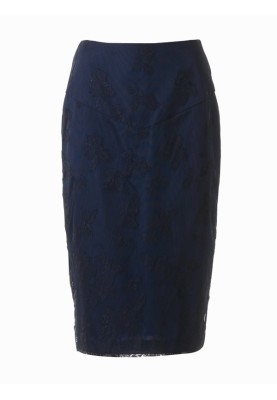 Pattern Pencil skirt made of lace tulle fabric (Burda 1/2011, pattern number 112)